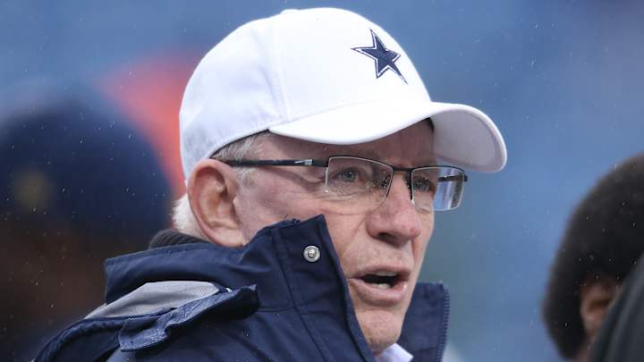 Report: Jerry Jones pushing Mark Davis to sell Raiders