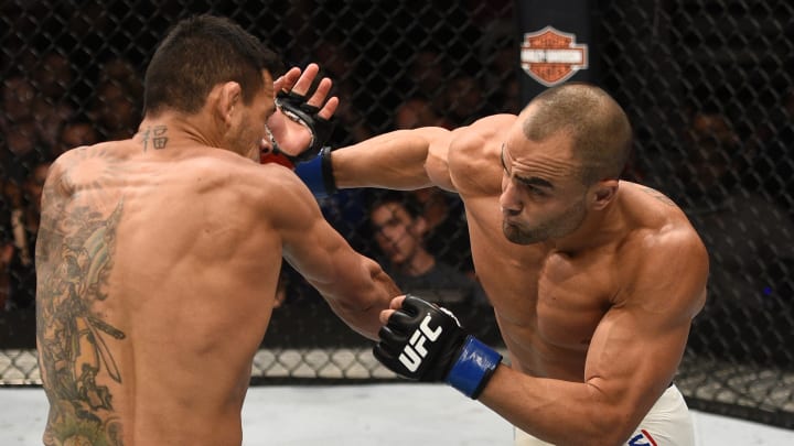 Eddie Alvarez dethrones Rafael dos Anjos to win UFC lightweight crown
