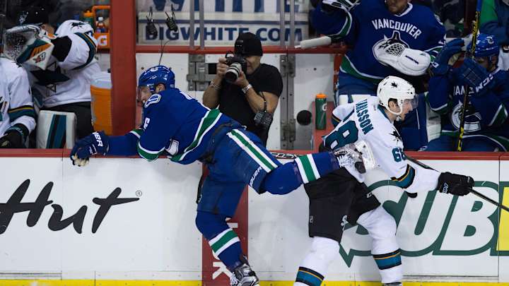Pavelski, Hertl lead Sharks over Canucks 4-1