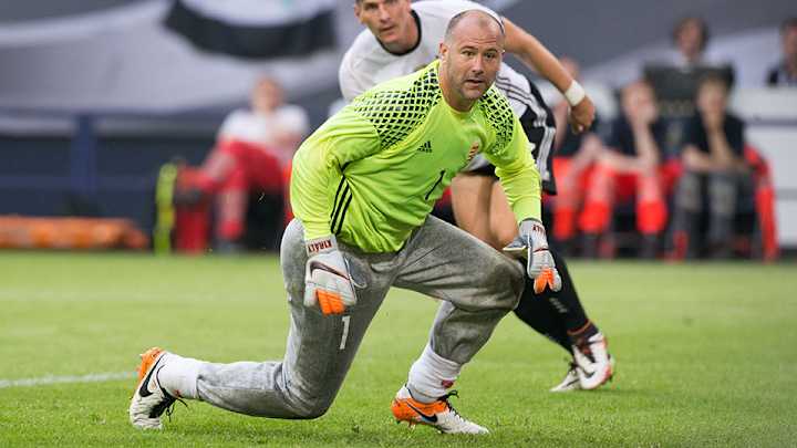 Hungary's sweatpants-wearing goalkeeper Kiraly retires from national team Hungary's sweatpants-wearing goalkeeper Kiraly retires from national team
