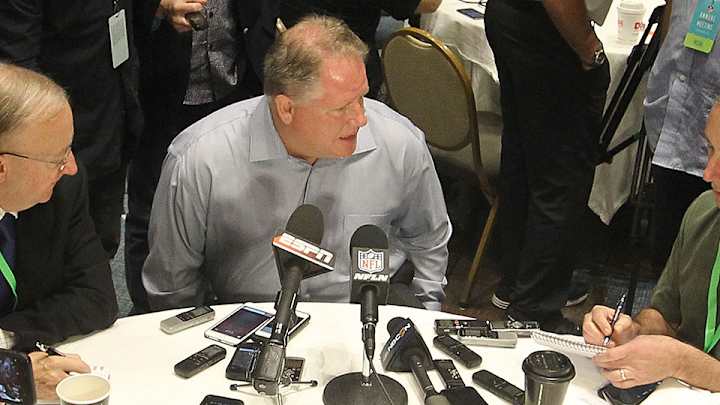 Chip Kelly lightens the mood on friction between Kaepernick, 49ers