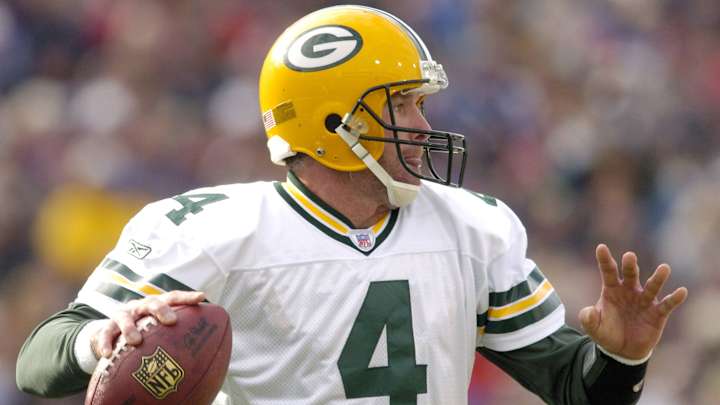 Brett Favre, Terrell Owens join 2016 Pro Football Hall of Fame finalists