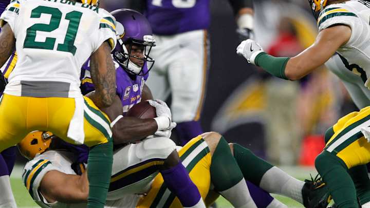 Peterson, Bradford banged up behind leaky offensive line