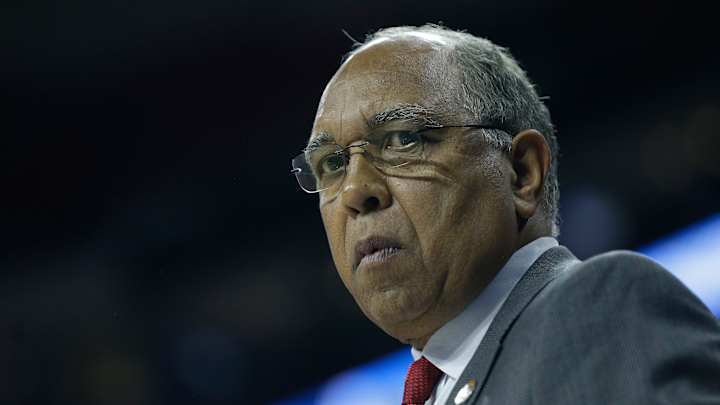 Memphis hires Tubby Smith as Tigers' new basketball coach