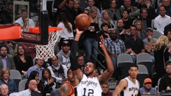 Spurs beat Cavaliers 99-95 for 32nd straight win at home Spurs beat Cavaliers 99-95 for 32nd straight win at home