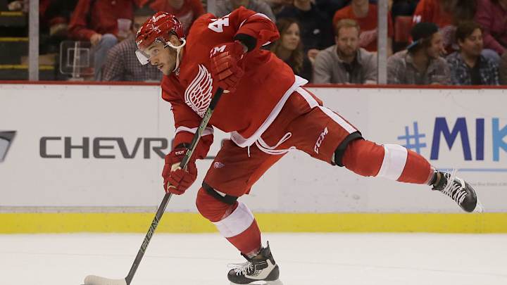 Hurricanes claim Frk off waivers from Detroit, sign Nakladal