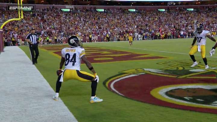 Antonio Brown celebrates touchdown by twerking