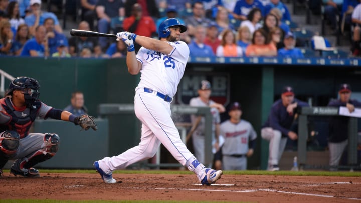 Blue Jays sign DH Kendrys Morales to three-year deal