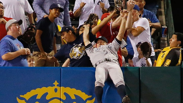 Watch: Yankees OF Brett Gardner robs home run by leaping above wall