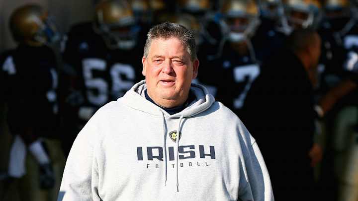 Notre Dame: Charlie Weis paid more than Brian Kelly in 2014–15