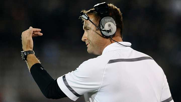 Towson adds former Oregon QB Mahalak