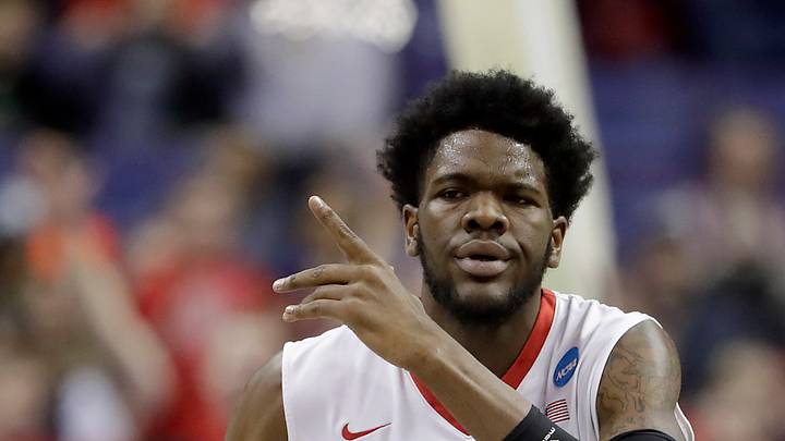 University of Dayton center Steve McElvene dies