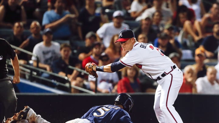 Gennett's RBI single in 8th lifts Brewers past Braves, 2-1 Gennett's RBI single in 8th lifts Brewers past Braves, 2-1