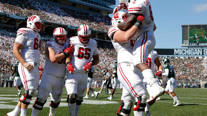 AP TOP 25: No. 8 Wisconsin moves up, LSU moves out of poll