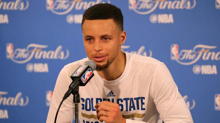 Watch: Stephen Curry, pretending to sell girl scout cookies, surprises kids