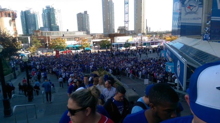 Rogers Centre slow to fill as long lines develop at ALCS Game 5