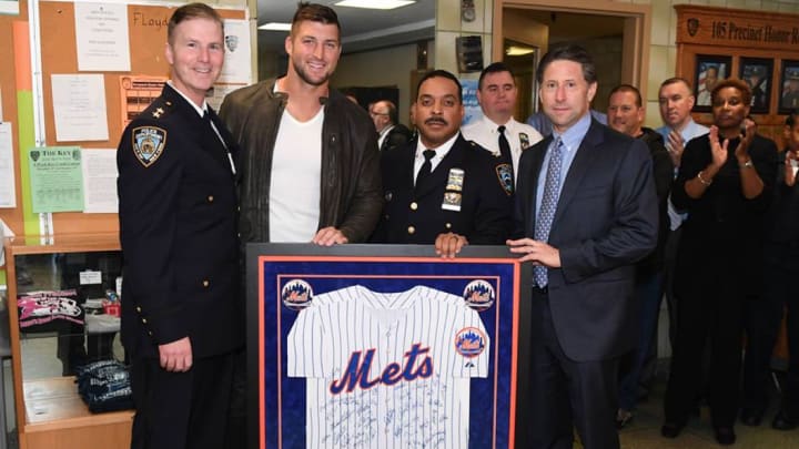Tim Tebow visits the NYPD, donates jersey in honor of fallen officer Tim Tebow visits the NYPD, donates jersey in honor of fallen officer