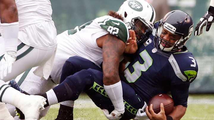 Colts look to keep Luck upright against sack-hungry Jets