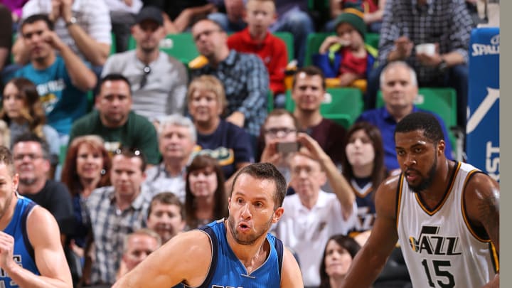 Mavericks clinch playoff spot with 101-92 win over Jazz