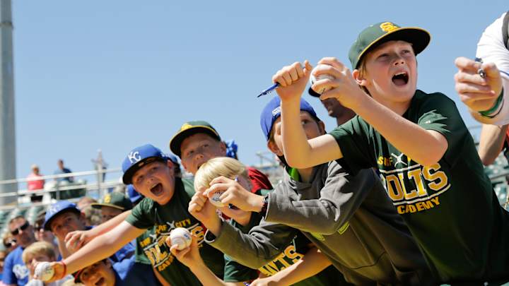 Hamels pitches 5 innings as Rangers beat Royals 5-1