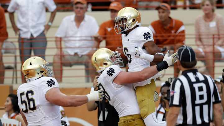 Kizer starts and throws a TD on Notre Dame's 1st possession Kizer starts and throws a TD on Notre Dame's 1st possession