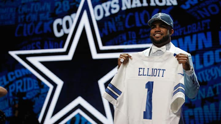 Cowboys' Ezekiel Elliott currently has NFL's best-selling jersey Cowboys' Ezekiel Elliott currently has NFL's best-selling jersey