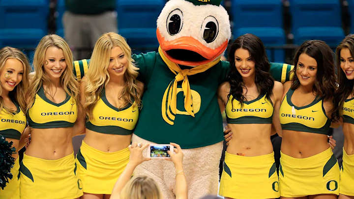 March Madness Cheerleaders: 2016 Edition March Madness Cheerleaders: 2016 Edition