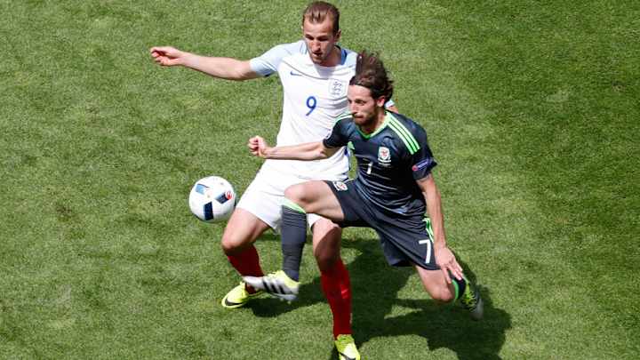Stoke City signs Joe Allen from Liverpool