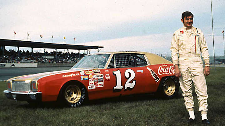 Tony Stewart to drive 'throwback' car at Southern 500