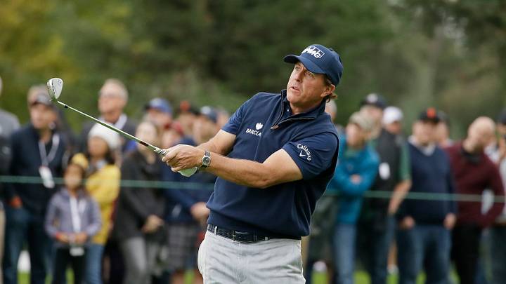 Mickelson has a 2nd surgery to repair hernia