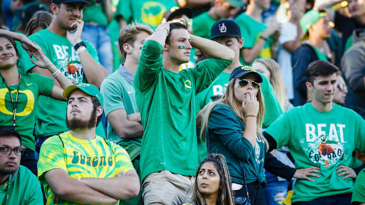 Oregon players hold team meeting after 2 losses