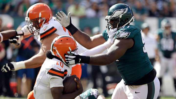 Carson Wentz leads Eagles past Browns 29-10 Carson Wentz leads Eagles past Browns 29-10