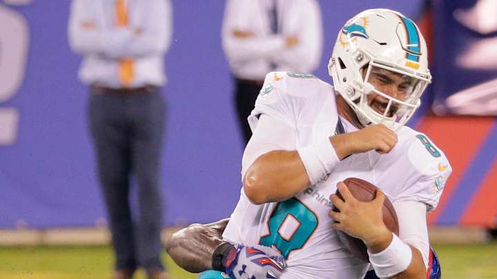 Giants defensive end Odighizuwa makes statement vs. Dolphins