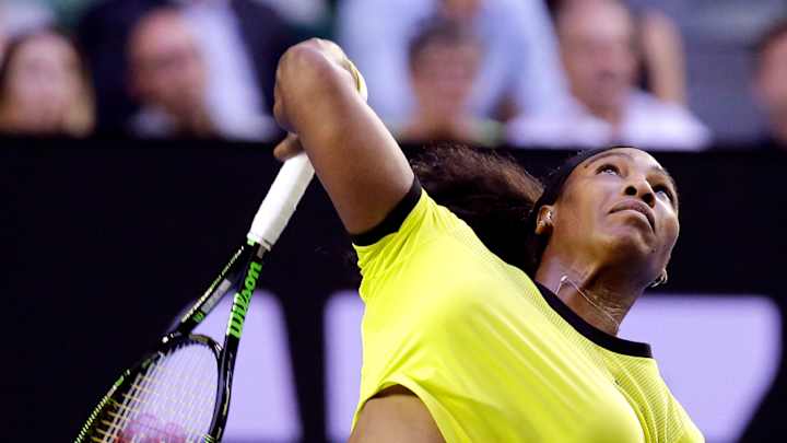 Serena's midriff, naval ring take center stage at Aust Open