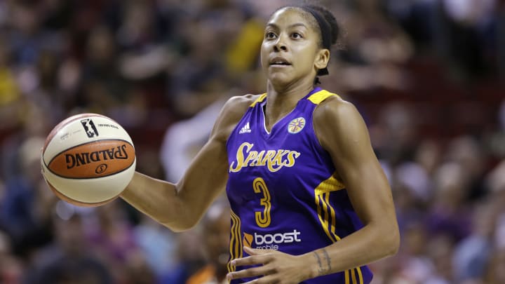 Watch: Candace Parker responds to rim discussion with dunk