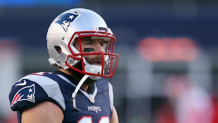 Watch: Patriots seal win over Chiefs with tipped-pass first down Watch: Patriots seal win over Chiefs with tipped-pass first down