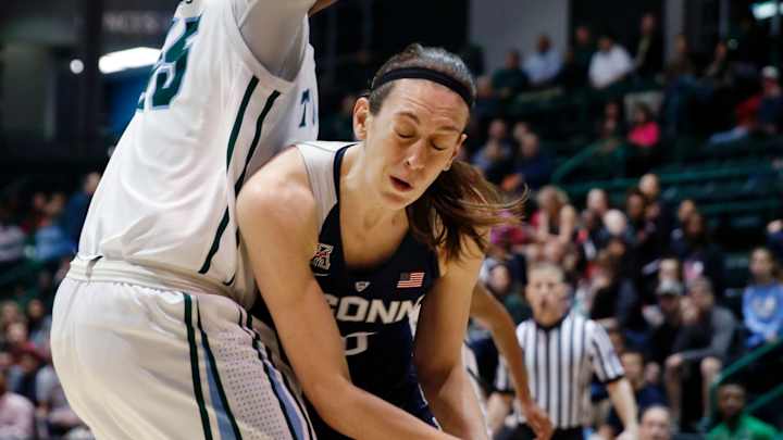Breanna Stewart, top-ranked UConn overwhelm Tulane 96-38