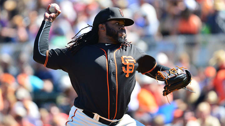 Johnny Cueto shows no concussion symptoms after line drive to head
