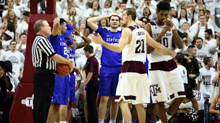 John Calipari, Kentucky players upset with officiating in loss John Calipari, Kentucky players upset with officiating in loss