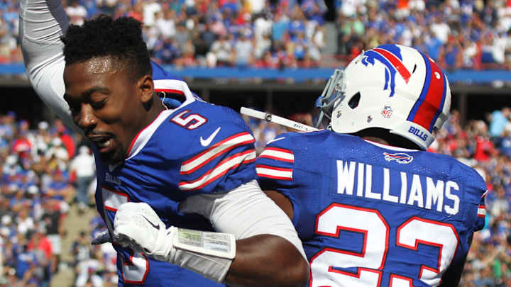 Cardinals coach Arians snaps over Canaday's latest bad snap