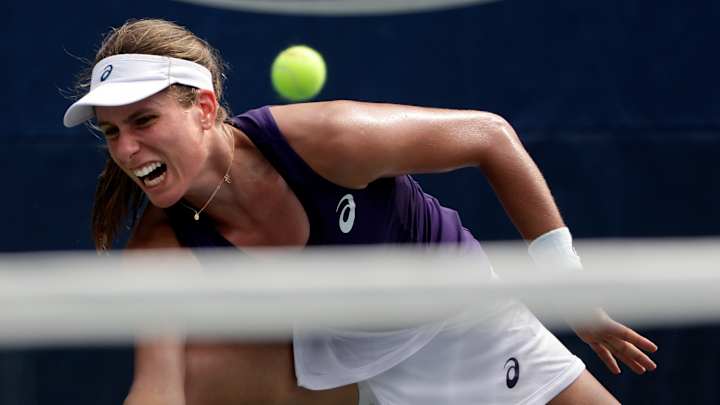 Konta collapses on court, comes back to win US Open match