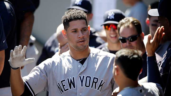 LEADING OFF: Ruiz joins Dodgers, Wright returns to Red Sox