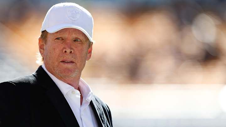 Report: Raiders owner to meet with Las Vegas officials about relocation
