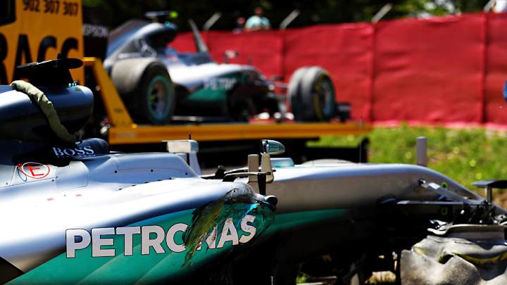 F1's Nico Rosberg, Lewis Hamilton refuse to take blame for crash F1's Nico Rosberg, Lewis Hamilton refuse to take blame for crash