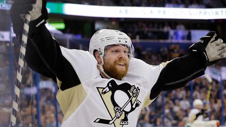 Penguins find higher gear against Lightning in East finals