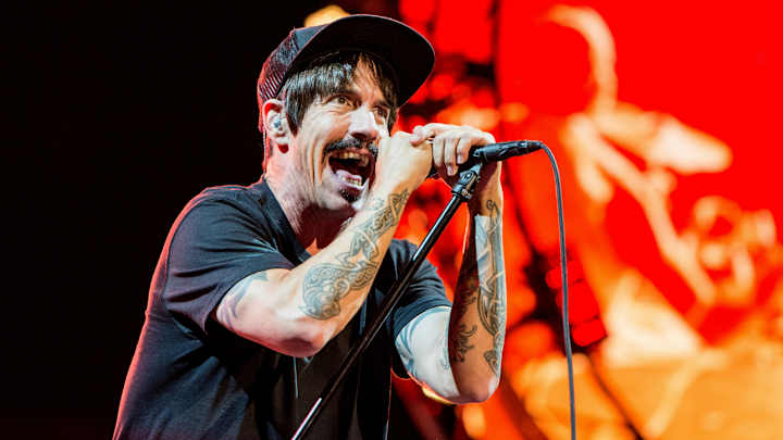 Red Hot Chili Peppers lead singer Anthony Kiedis performs pregame in full Rams uniform