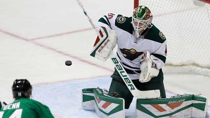 Dubnyk makes 34 saves, Wild hold off Stars 2-1