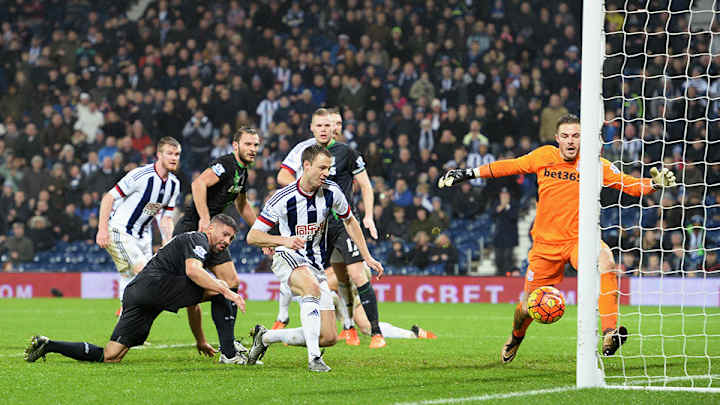 West Brom beats 10-man Stoke 2-1 with late goal in EPL West Brom beats 10-man Stoke 2-1 with late goal in EPL