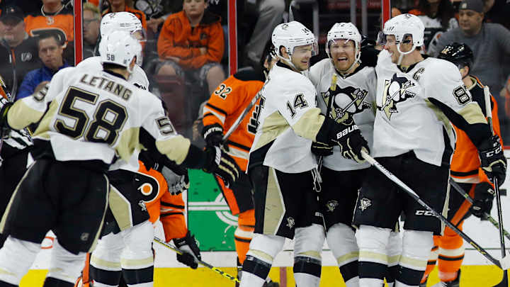Penguins top Flyers 4-1 in playoff chase for rivals