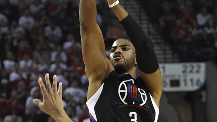 Paul leaves Game 4 with broken bone in right hand Paul leaves Game 4 with broken bone in right hand